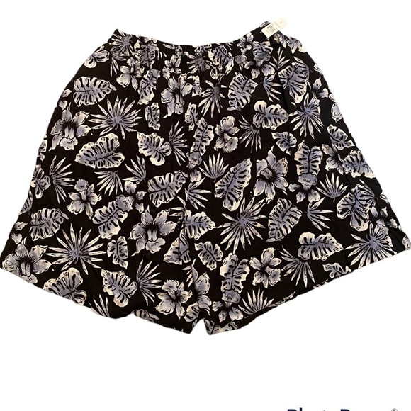 NWT VINTAGE IMPRESSIONS WOMAN HAWAIIAN BLUE PURPLE FLORAL STETCHY SHORTS - Picture 1 of 5